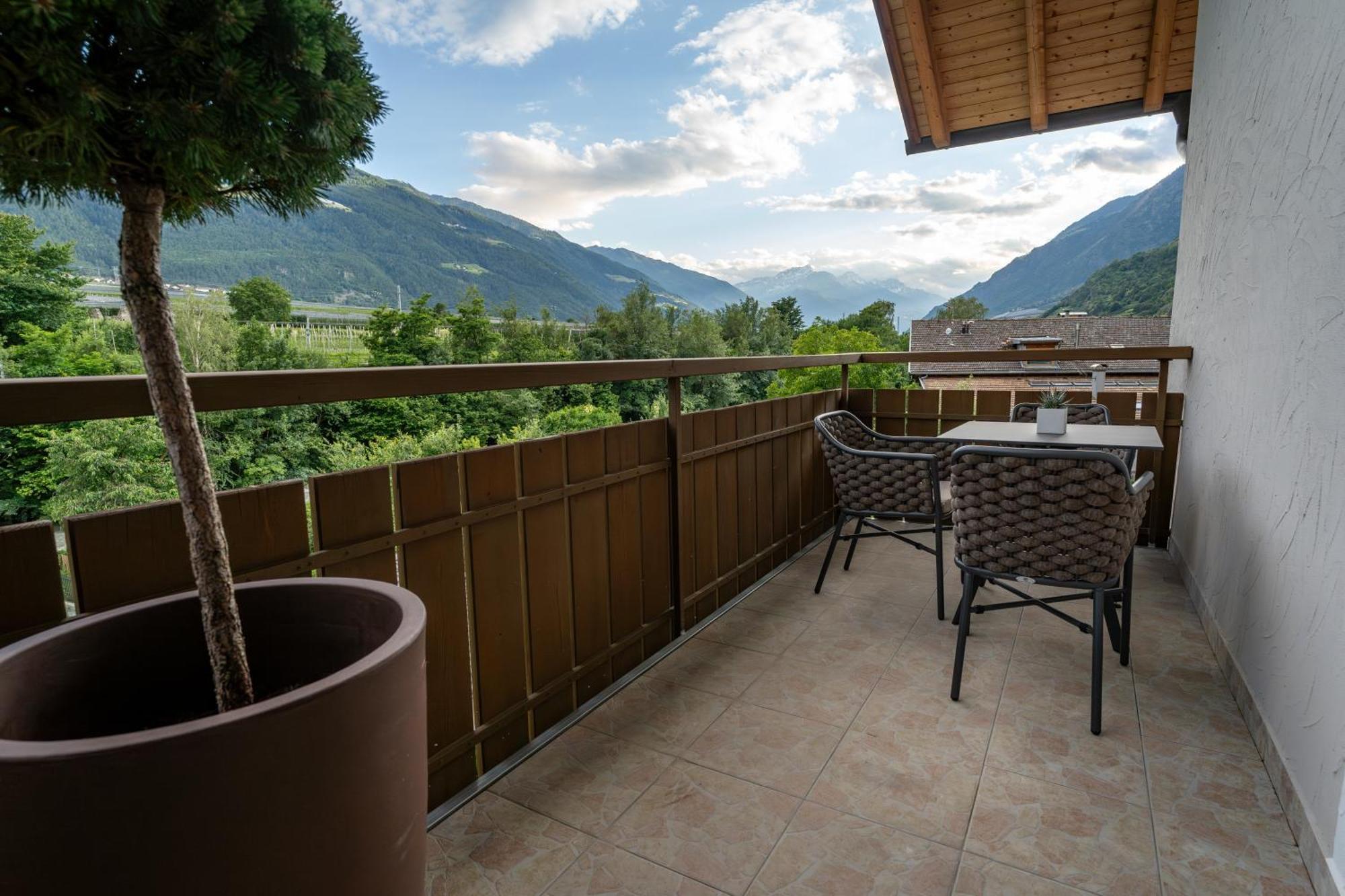 Self Service Hotel Schnalser Hof Naturns Exterior photo