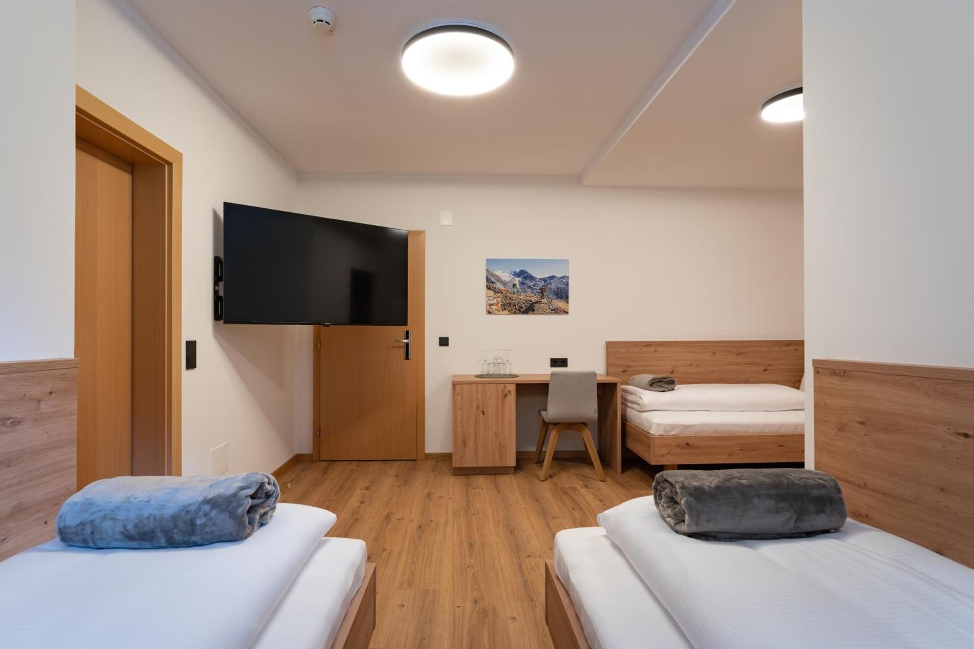 Self Service Hotel Schnalser Hof Naturns Exterior photo
