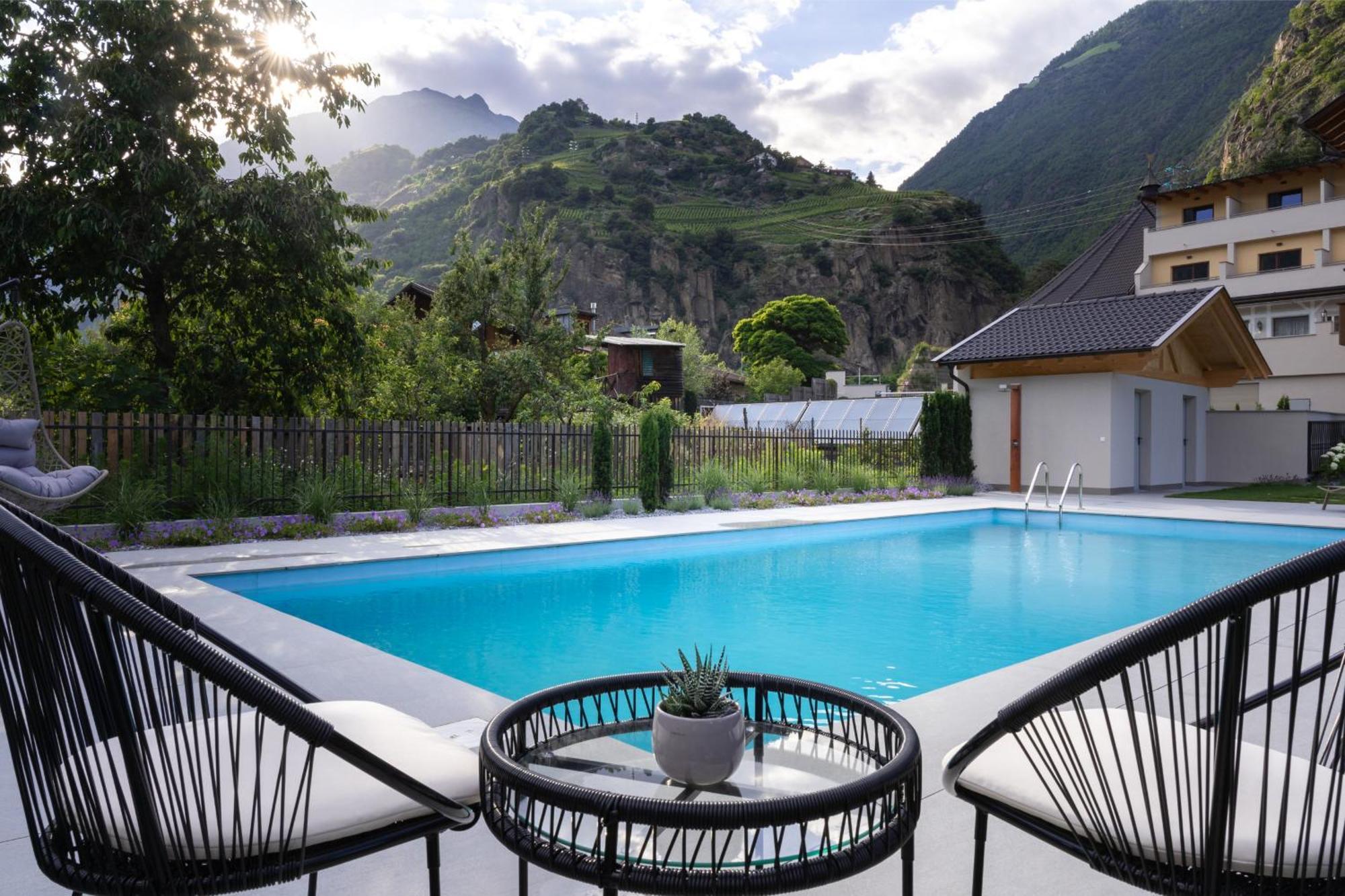 Self Service Hotel Schnalser Hof Naturns Exterior photo