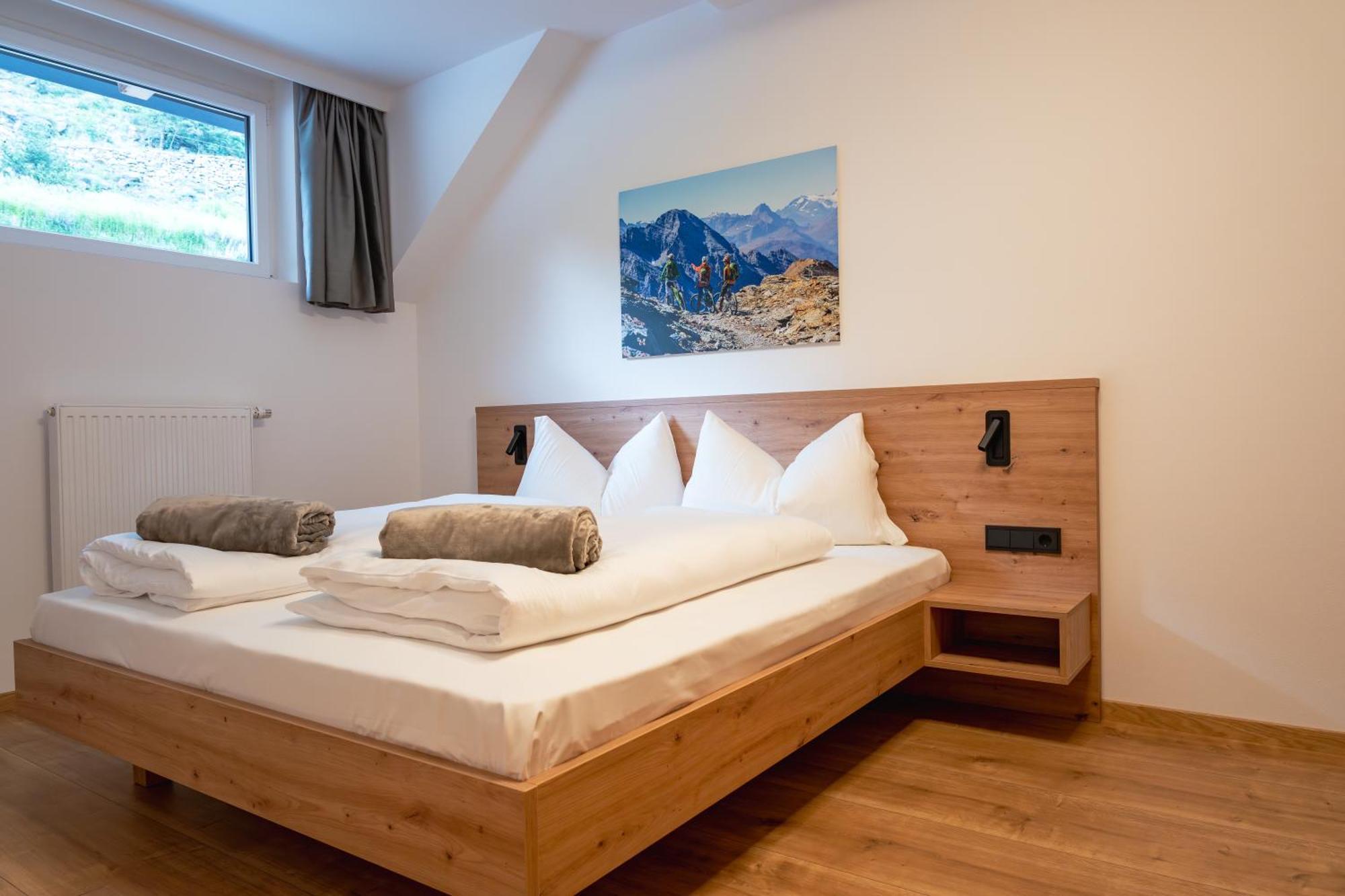 Self Service Hotel Schnalser Hof Naturns Room photo