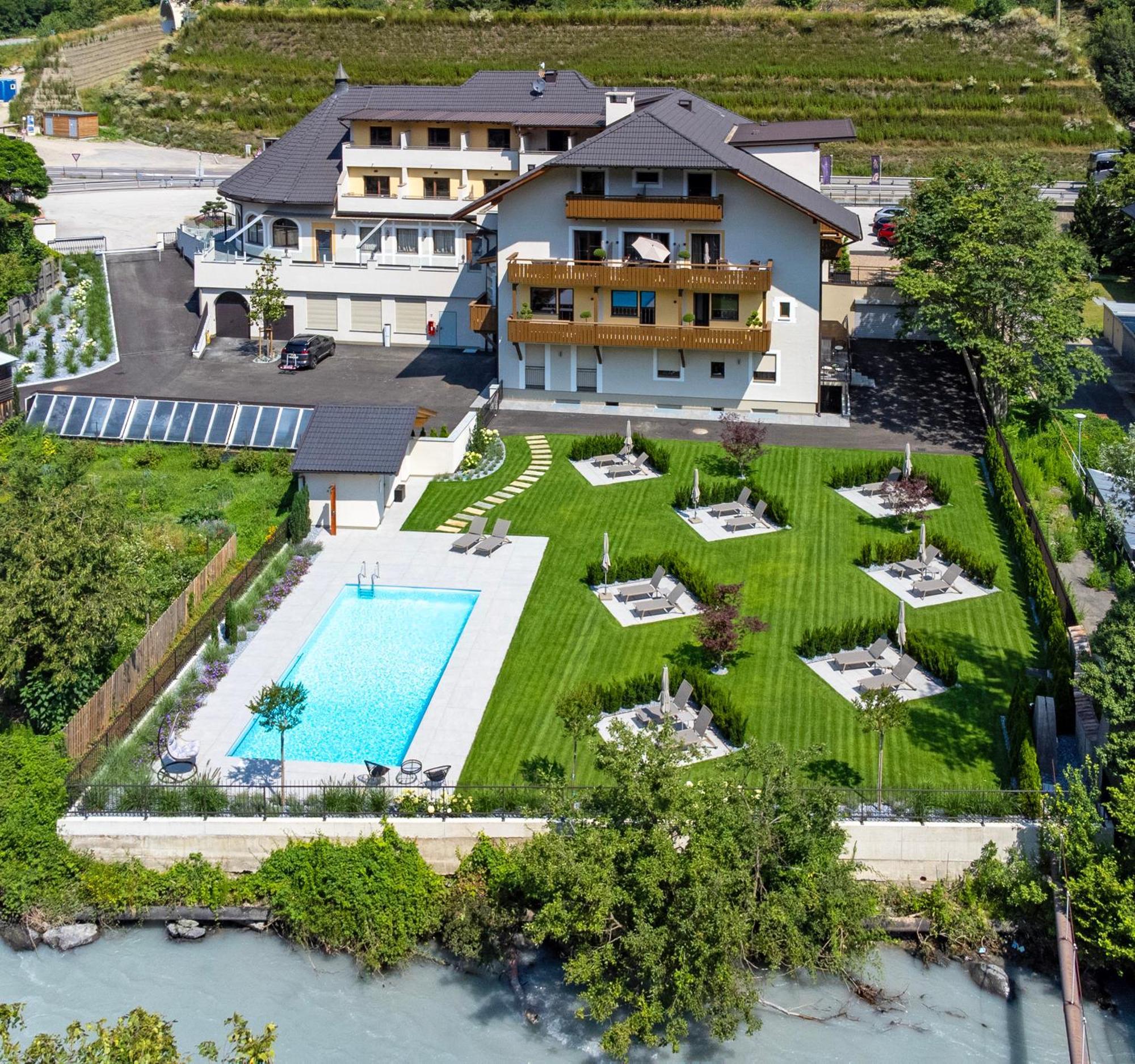 Self Service Hotel Schnalser Hof Naturns Exterior photo